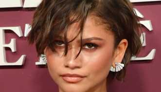 Bridgerton 5, svelata la nuova coppia dopo Sophie e Benedict. Cosa cambia dai libri