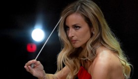 Beatrice Venezi, perché la Fondazione Fenice ha annullato tutte le collaborazioni