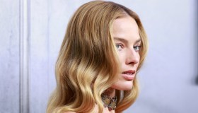 È iniziata la Blonde-Era: i biondi (naturalissimi) di tendenza per la primavera 2026, dal Barn Blonde al Bronde Riviera