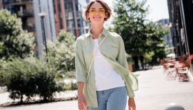 La camicia di lino è il capo effortless della primavera. 10 modelli su cui puntare per un look chic all day