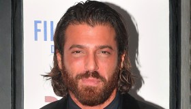 Can Yaman, il nuovo look senza barba è già iconico: “Ti odieranno”