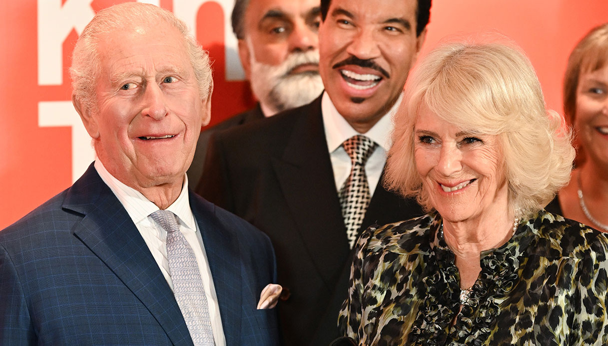 Re Carlo e Camilla a New York, la Regina osa con l’abito animalier