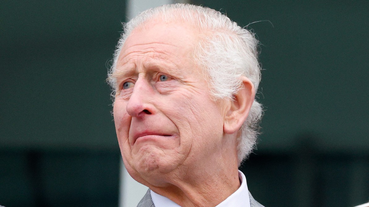 Re Carlo ne è terrorizzato: non sopporta di stare nella stessa stanza con loro