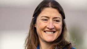 Artemis II, chi è Christina Koch, la prima astronauta donna in rotta verso la Luna