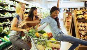 “Con le vere amiche si fa la spesa”, perché ci piacciono le commissioni insieme