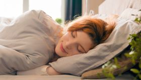 La skincare serale si arricchisce di un altro prodotto, l’ultimo della giornata. Il cuscino antirughe che protegge la pelle e agisce quando dormi