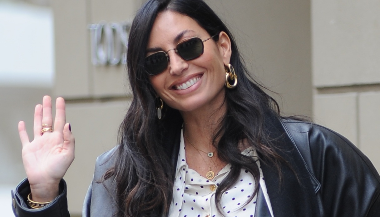 elisabetta gregoraci mini dress a pois e giacca in pelle da Dilei.it elisabetta gregoraci mini dress a pois e giacca in pelle