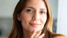 Il fondotinta più venduto, che si adatta al tono naturale della pelle, è l’unica cosa che vuole indossare il tuo viso in primavera