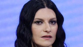 Laura Pausini ferma il concerto e bacchetta la prima fila: “Non sanno le canzoni”