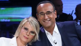 Carlo Conti sfida Maria De Filippi: la novità che cambia il sabato sera