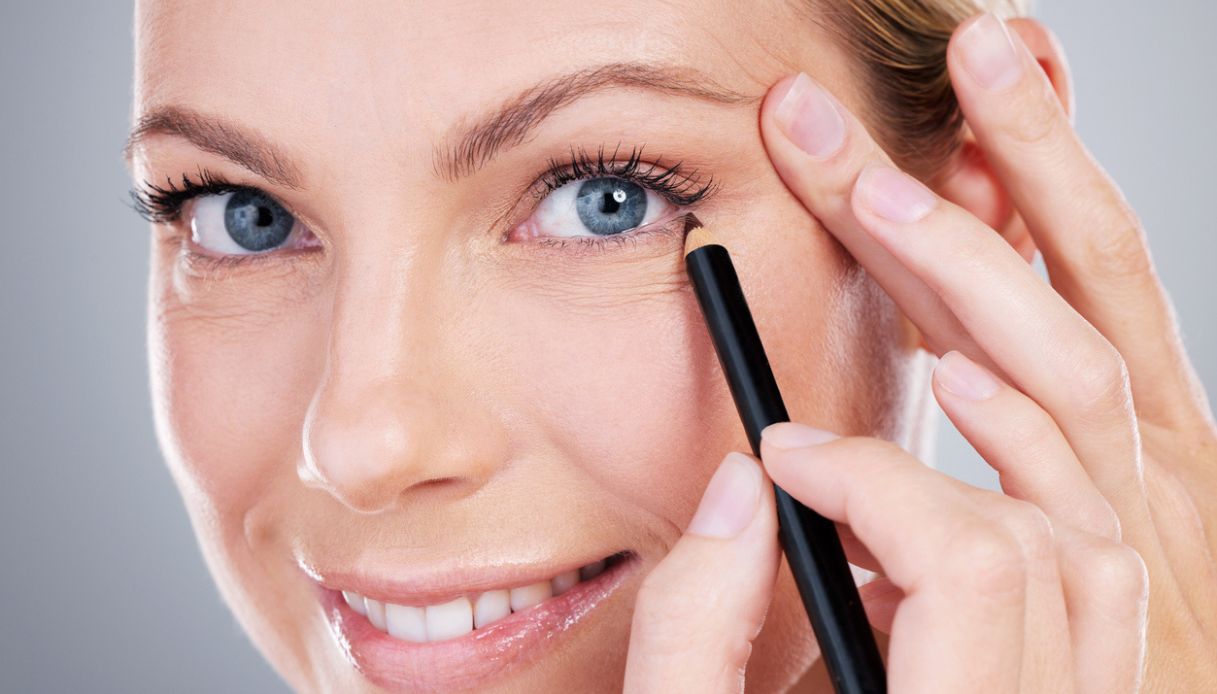 Matita marrone: come truccarsi usando un solo prodotto