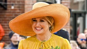 Maxima d’Olanda si scatena sui pattini, ma non rinuncia allo stile con l’abito in chiffon