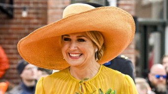 Maxima d’Olanda si scatena sui pattini, ma non rinuncia allo stile con l’abito in chiffon