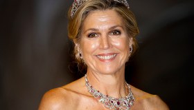 Maxima d’Olanda, abito da sera di 19 anni fa con scollatura audace e pioggia di diamanti