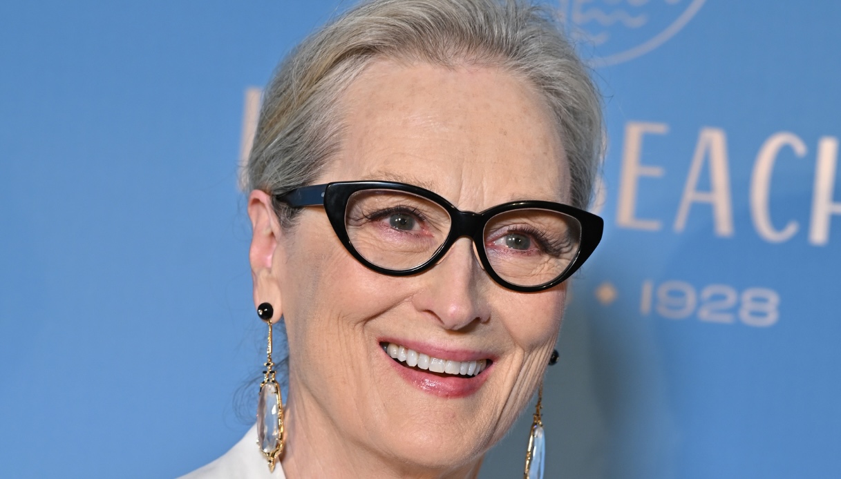 Meryl Streep, il ritorno di Miranda Priestly comincia da una camicia audace