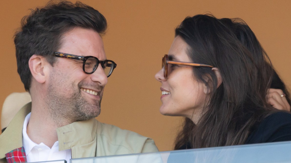 Charlotte Casiraghi ufficializza la storia con Nicolas Mathieu ma Carolina di Monaco non c’è
