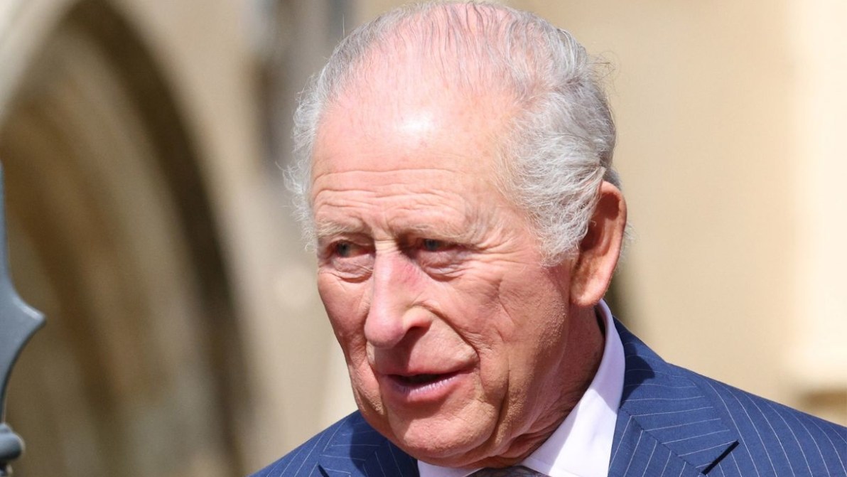 Re Carlo, come sta davvero: “Convive con il cancro”. Il paragone che preoccupa