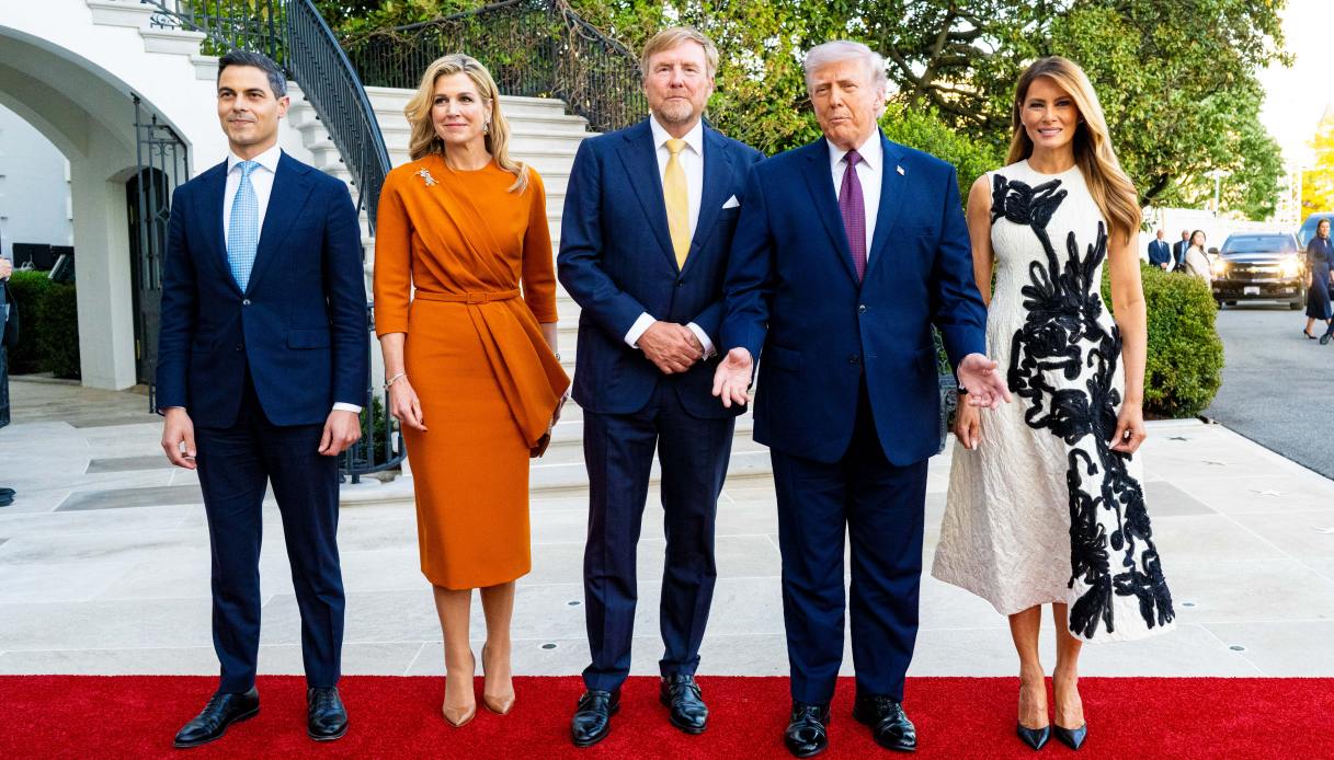 La Regina Maxima d'Olan da e Re Willem-Alexander posano con Donald e Melania Trump e col Primo Ministro Rob Jetten