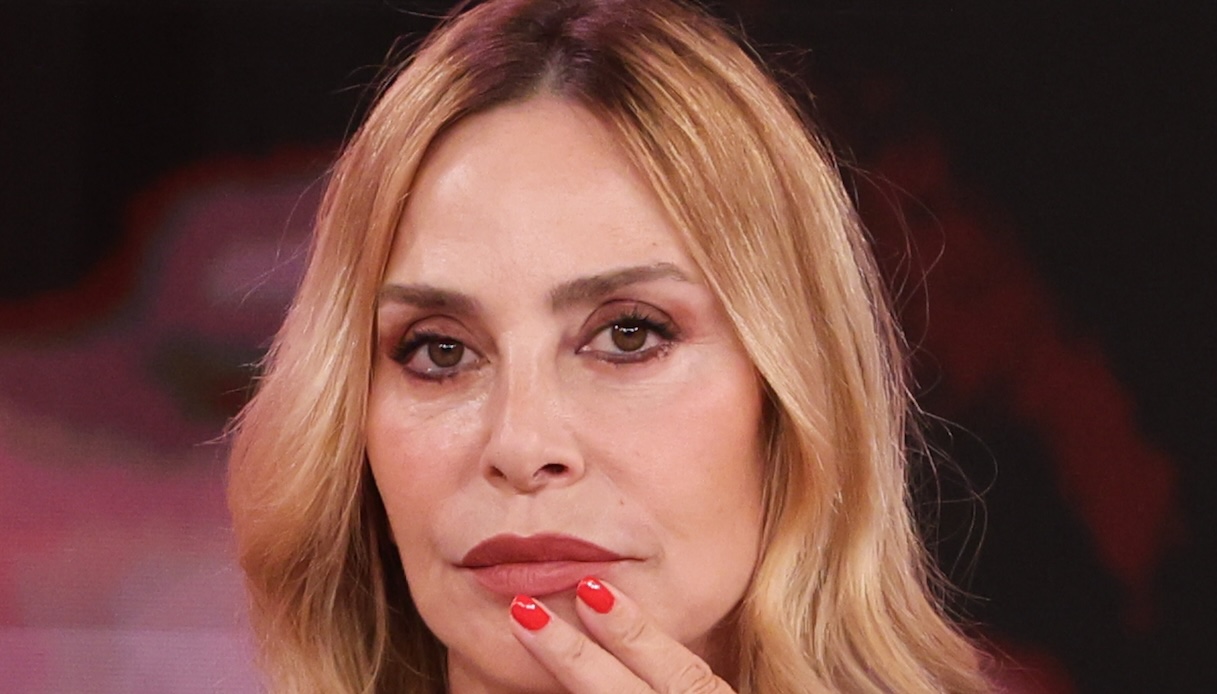 Stefania Orlando, a Verissimo parla della molestia subita a 18 anni: "Credevo di essere sbagliata"