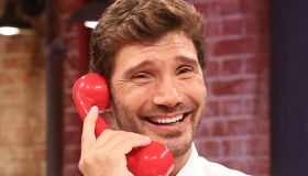 Affari Tuoi, Herbert prende il posto di Stefano De Martino: cos’è successo al conduttore