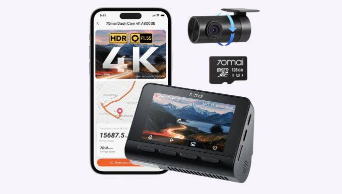 La dash cam accanto agli accessori e alla app che la controlla