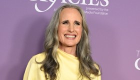 Andie MacDowell brilla in giallo limone al Gracie Gala 2026