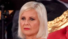 GF Vip, Antonella Elia litiga con Alessandra Mussolini poi prende a testate la porta