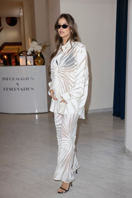 Barbara Palvin, Capri Pants o Pajama Dressing? I primi look premaman a Cannes