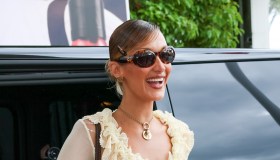 Bella Hadid alla conquista di Cannes 2026: il look off-duty, tra rouches e trasparenze