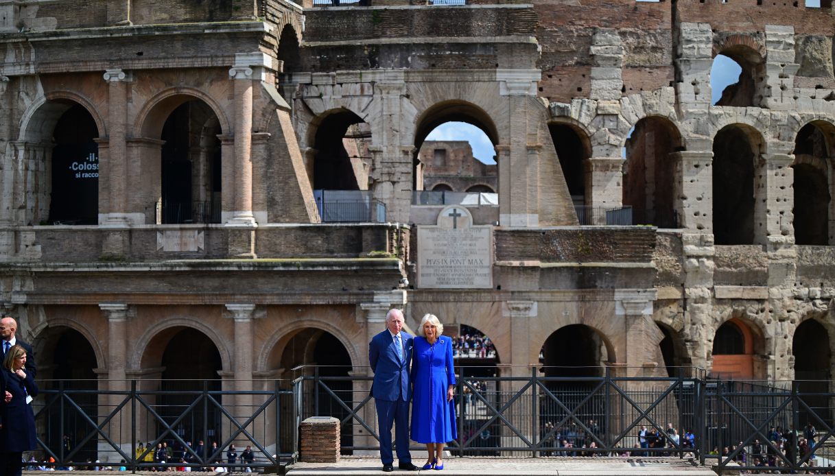 Re Carlo III e la Regina Camilla in visita al Colosseo
