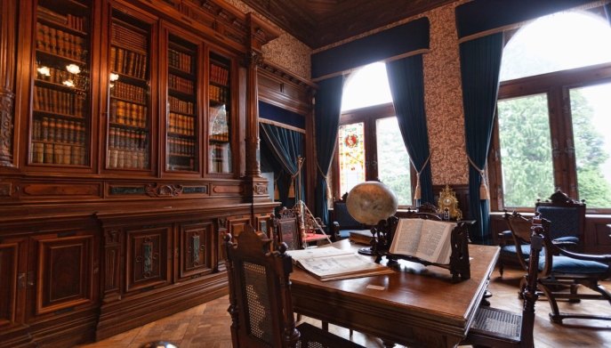 Castello di Drachenburg interni libreria