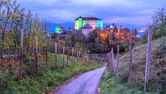 Castello di Thun di sera