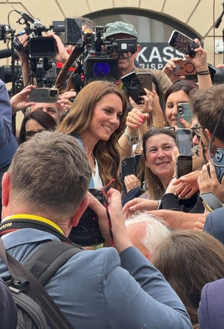 Fotografi e fan con la Principessa del Galles