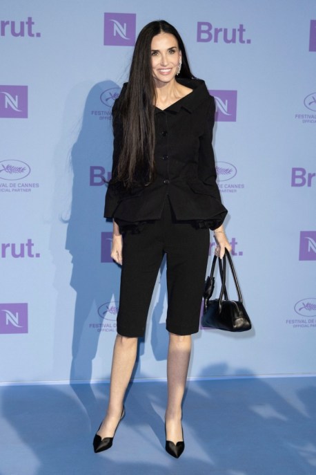 Bermuda-mania, da Demi Moore a Eva Longoria: come si indossano gli shorts dopo i 50 anni