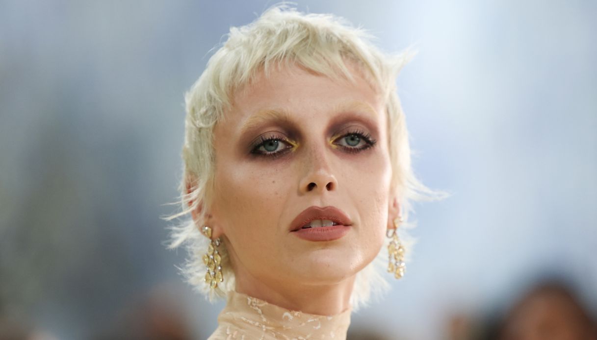 Emma Chamberlain met gala