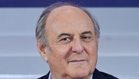 La Ruota della Fortuna, Gerry Scotti corre e Samira Lui si scatena. Poi la maxi vincita