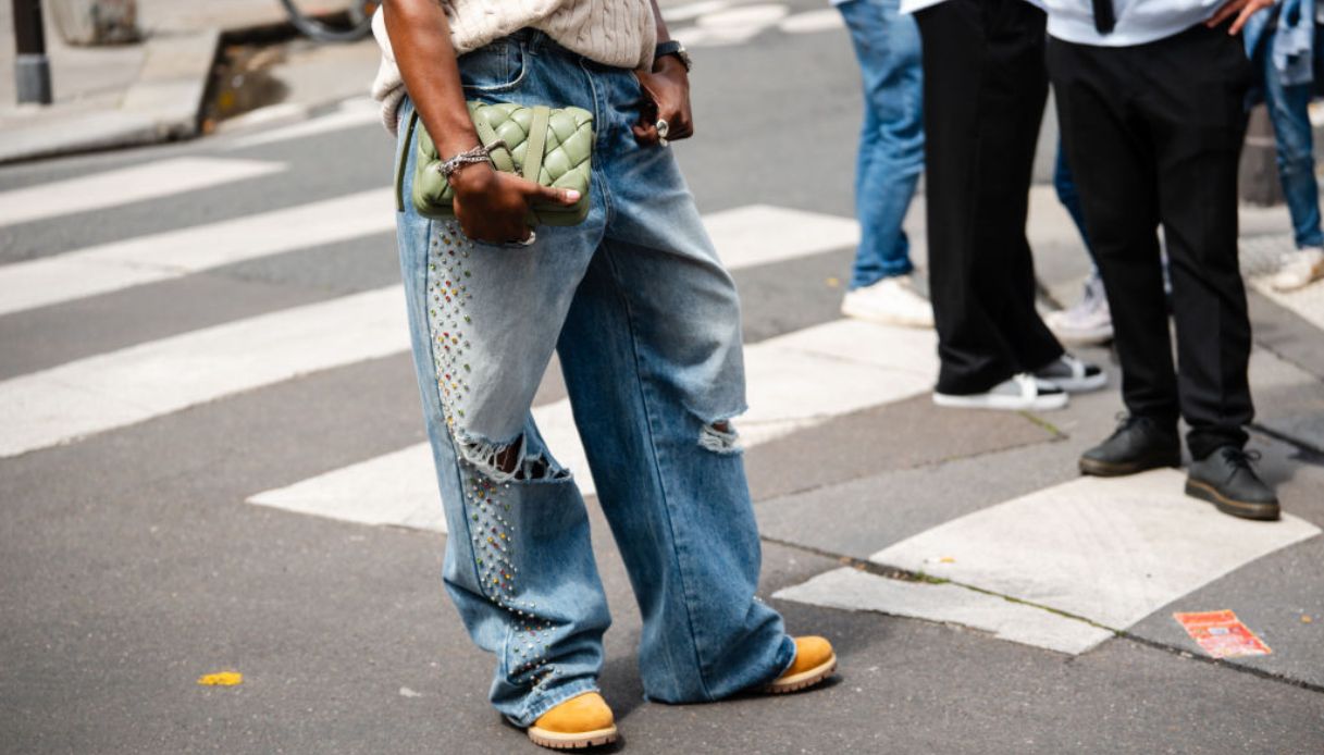 I jeans decorati sono di tendenza
