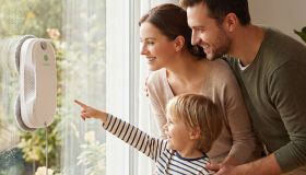Niente più vetri sporchi o macchiati. Questo robottino a ultrasuoni è la rivoluzione in casa che non sapevi di desiderare