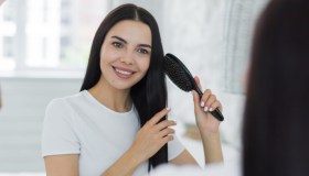 Poco tempo per rifare la tinta? Prova il ritocco perfetto con questo spray istantaneo che colora capelli e radici
