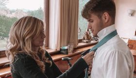 Lorella Cuccarini alle nozze del figlio Giorgio: il look bianco degli invitati e la cerimonia romantica