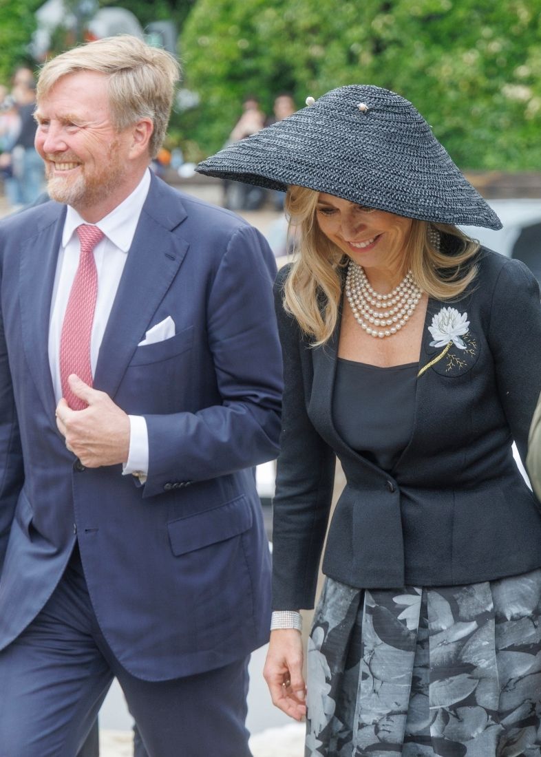 Maxima d'Olanda tra perle e gigli