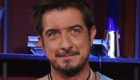 Zelig On, le pagelle della quinta puntata: le “vecchie” glorie (8), Comello canta (9), il matrimonio di Ruffini (6)