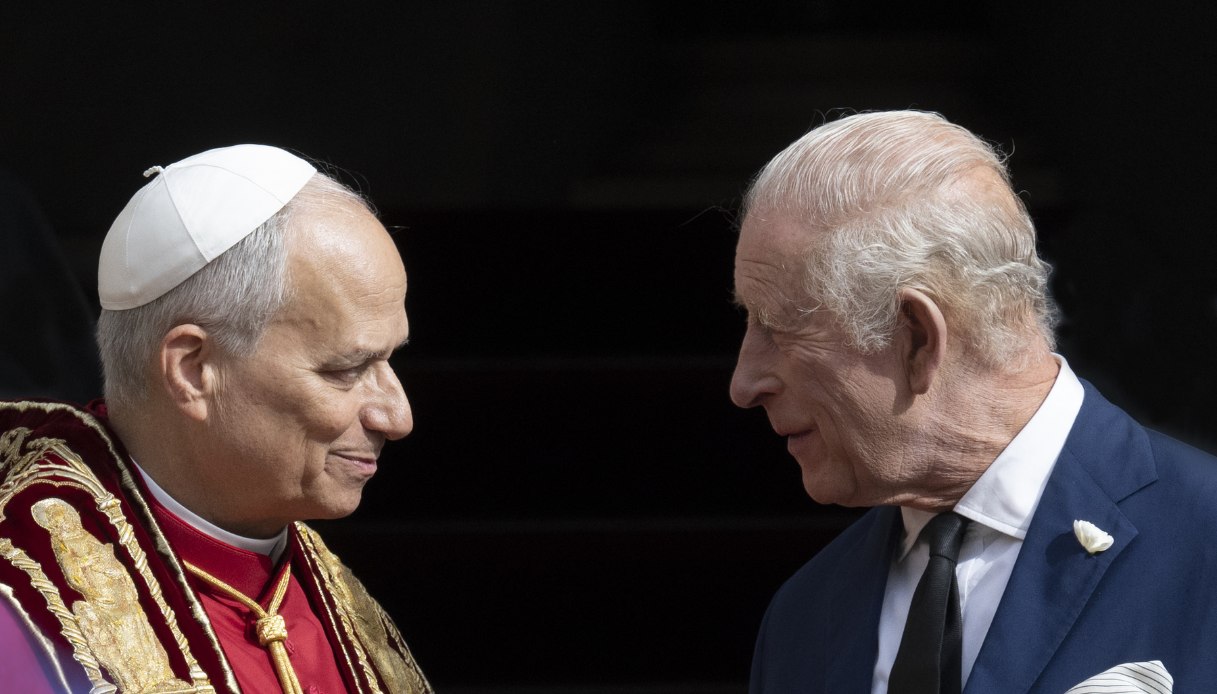 Papa Leone XIV con Re Carlo III