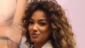 La Ruota della Fortuna, Samira Lui prende in giro Gerry Scotti dopo la gaffe sulla canzone