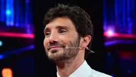 Affari Tuoi, Herbert Ballerina salva il concorrente. E Ditonellapiaga conquista De Martino
