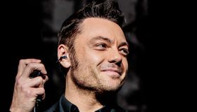 Tiziano Ferro attacca l’ex marito: “Costretto a vivere negli USA”. E dice sì a Sanremo