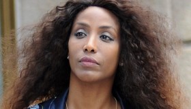 Ainett Stephens, l’ex Gatta Nera su Bonolis: “Affascinante”. Il retroscena su Pino Insegno