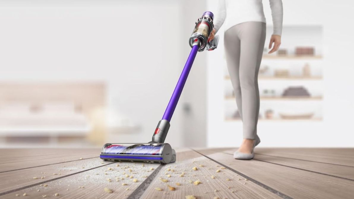 L’offerta che stavamo aspettando è arrivata: l’aspirapolvere Dyson senza fili è al minimo storico