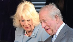 Re Carlo in Irlanda del Nord, il suo errore non passa inosservato e qualcuno osa correggerlo