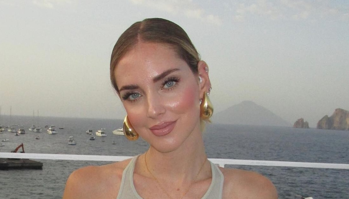 chiara ferragni scoppia la passione con jos233 hernandez i baci in piscina da Dilei.it chiara ferragni scoppia la passione con jos233 hernandez i baci in piscina